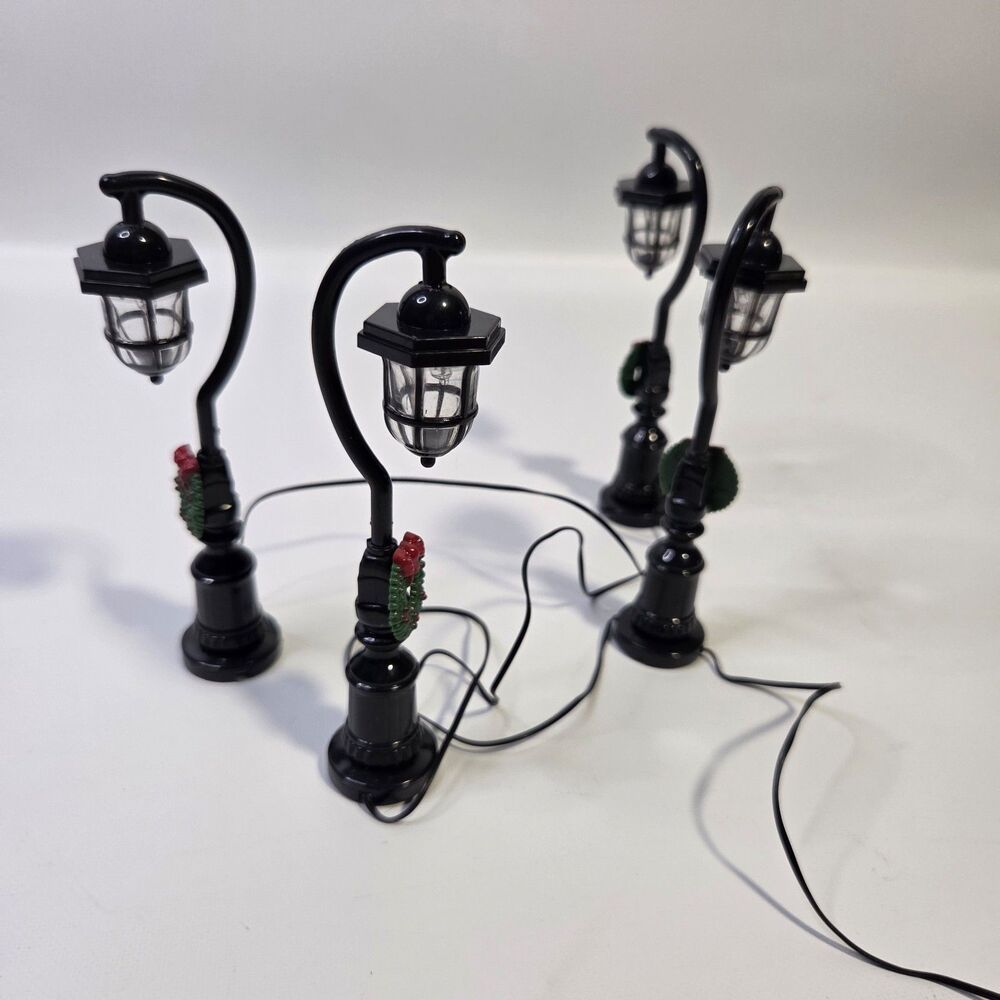 St. Nicholas Square set of 4 Lamp Posts